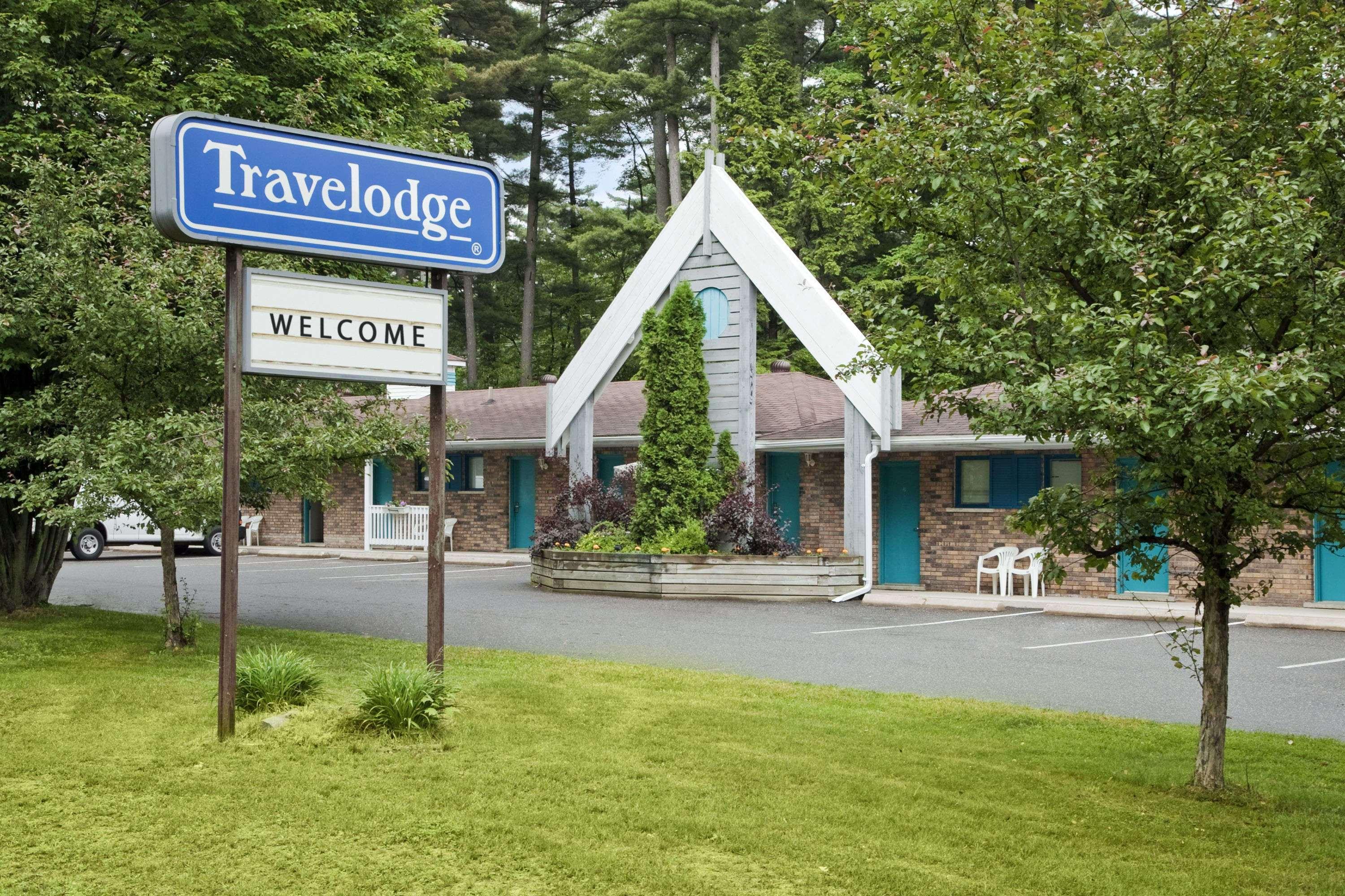 Travelodge By Wyndham Брейсбридж Екстериор снимка